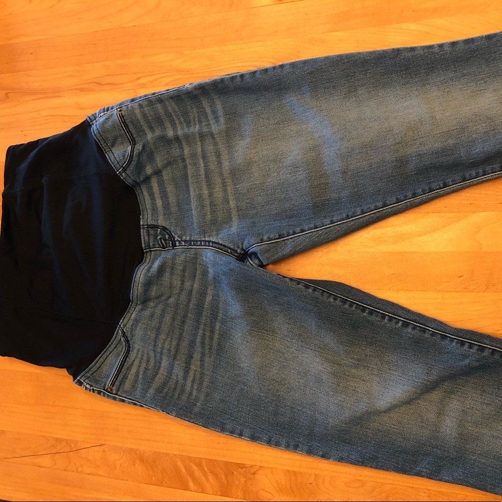Full panel maternity jeggings.
